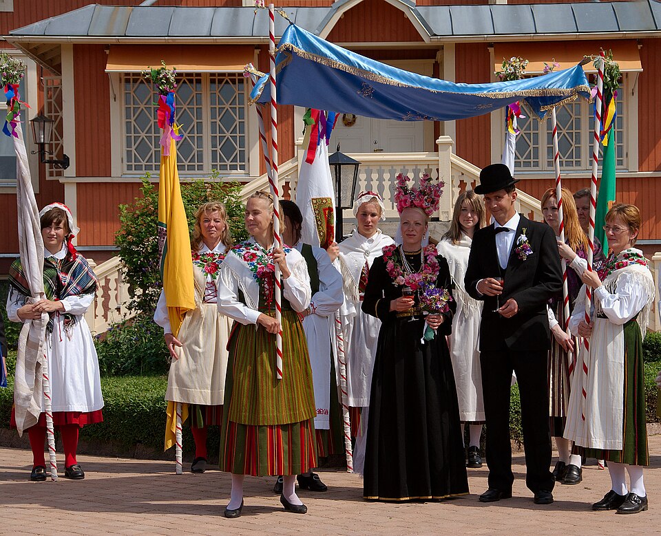 Fayl:Bauernhochzeit Jomala 1.jpg