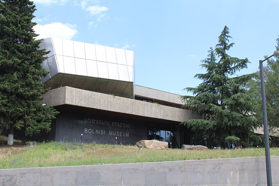 Fayl:Bolnisi Museum.jpg