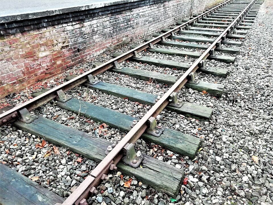 Fayl:Double-headed rail.jpg