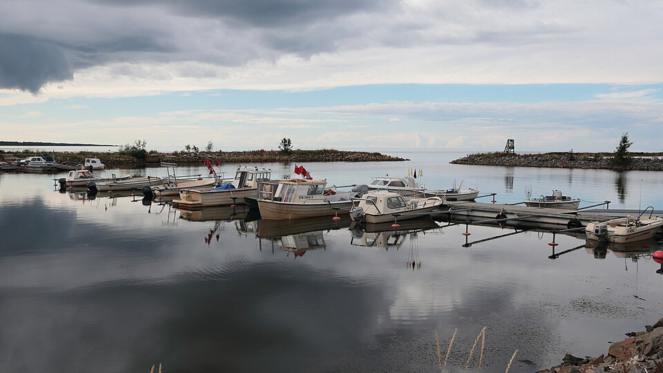 Fayl:Harbour Varessäikkä Siikajoki 20200930.jpg