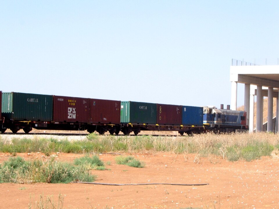 Fayl:IL containers car.jpg