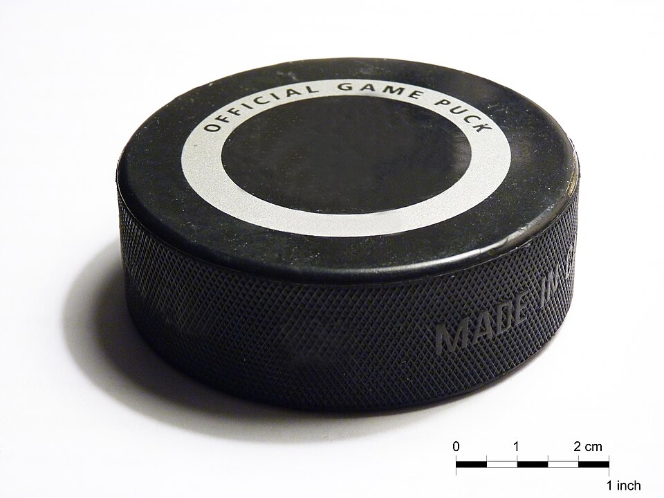Fayl:Ice hockey puck - 2.jpg