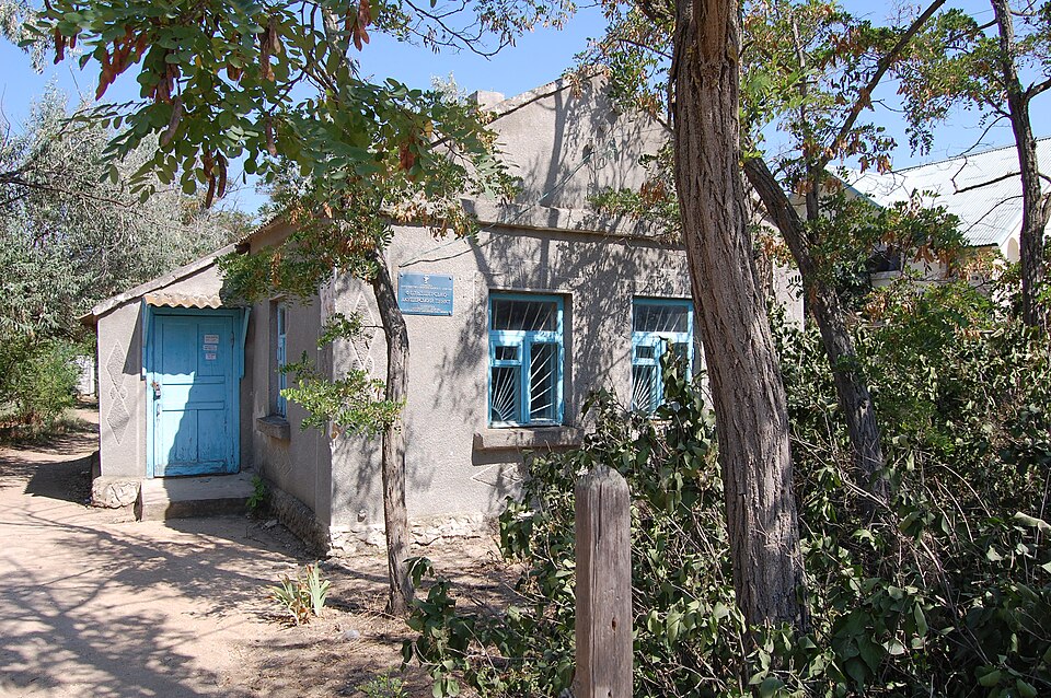 Fayl:Kurortnoye Crimea Infirmary Obstetrician.jpg