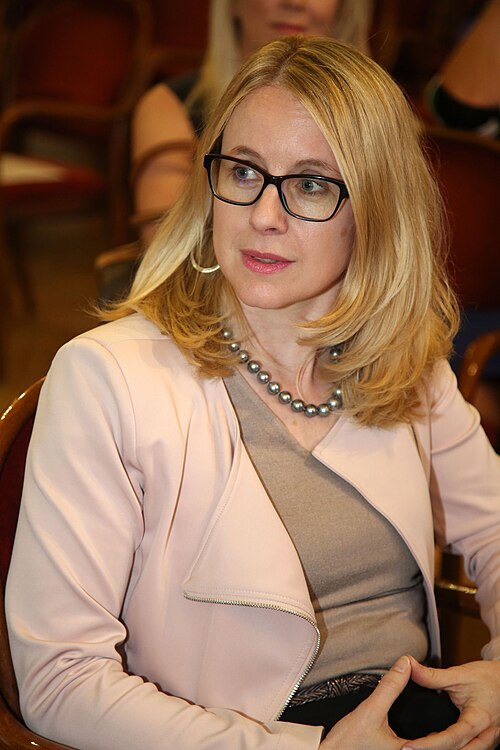 Fayl:2015 Margarete Schramböck (17126313616).jpg