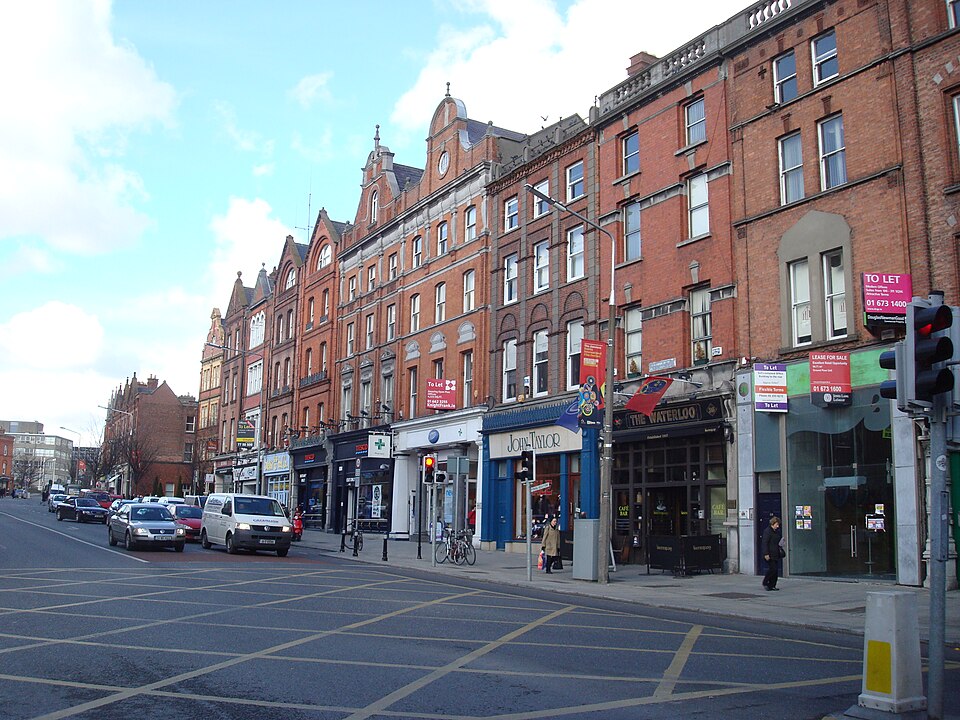 Fayl:Baggot Street Upper, Dublin.jpg