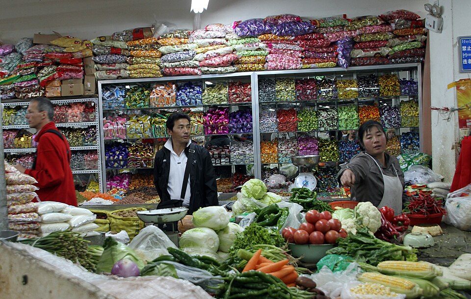Fayl:Lhasa-Altstadt-Markthalle-10-2014-gje.jpg