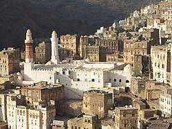 Jibla binolari va Sarat togʻlari yonbagʻirlarida joylashgan masjidning saroydan koʻrinishi