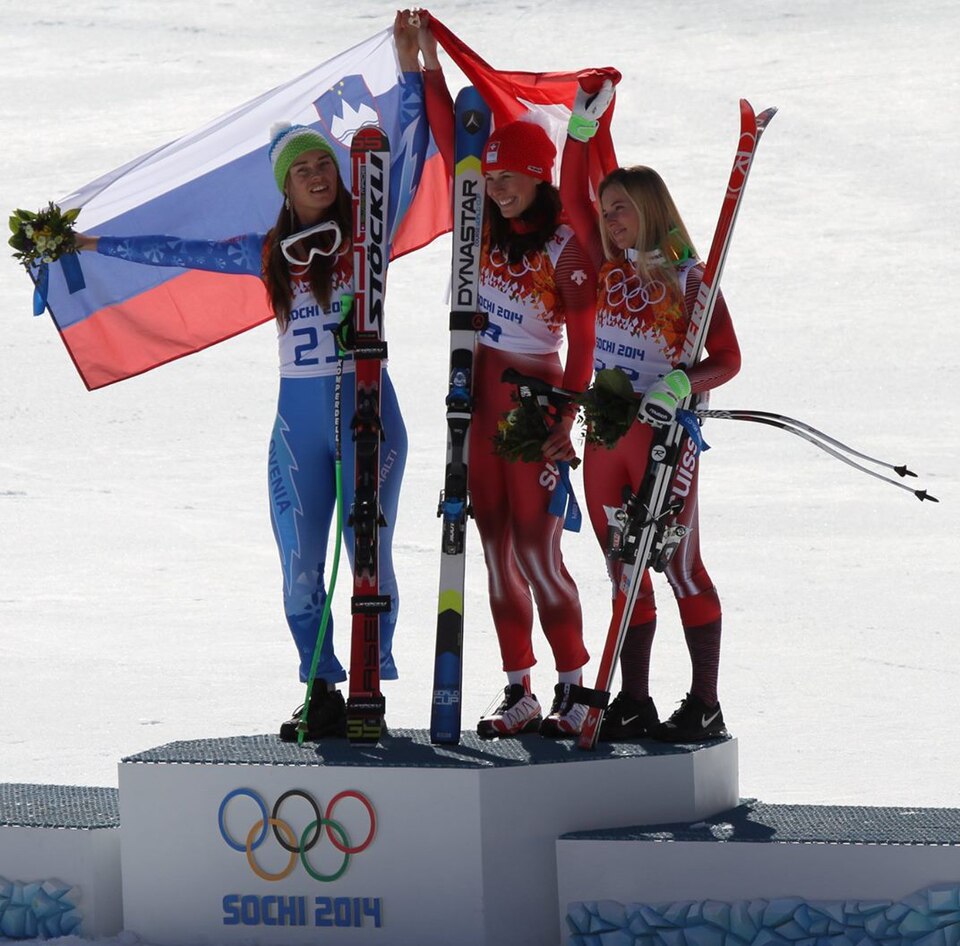 Fayl:Women's downhill, 2014 WOG cropped.jpg