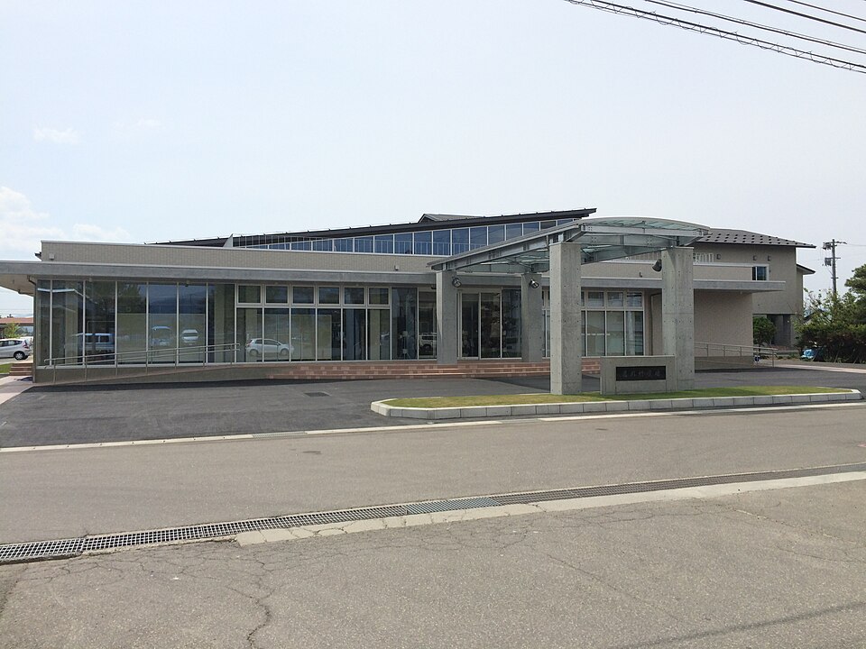 Fayl:湯川村役場.jpg