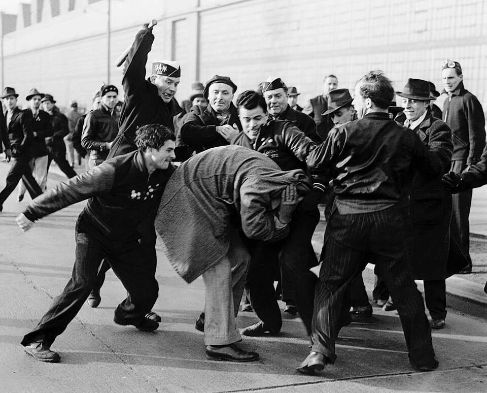 Fayl:Ford Strikers Riot.jpg