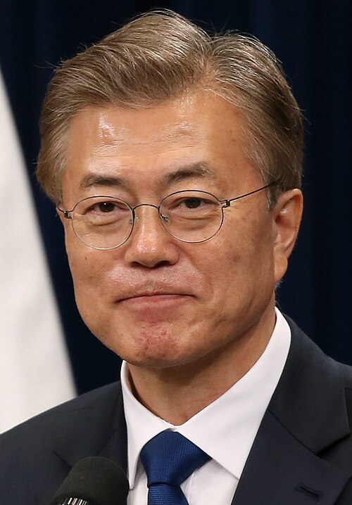 Fayl:Moon Jae-in May 2017.jpg