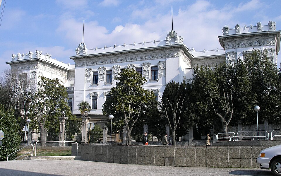 Fayl:Pula University.JPG
