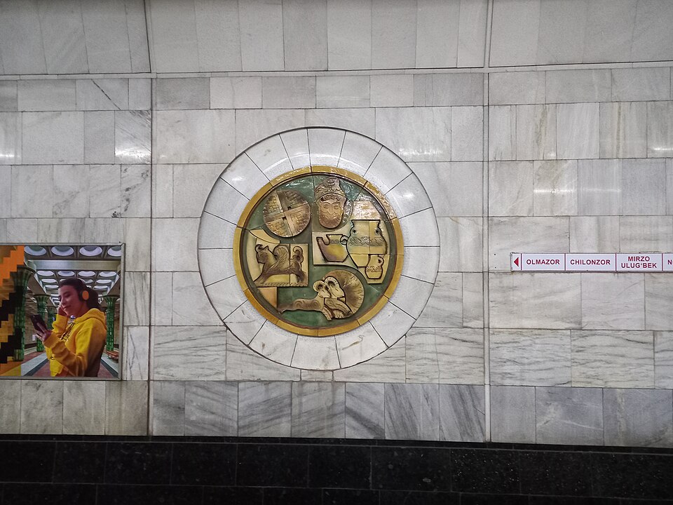 Fayl:Xalqlar do‘stligi metro bekati 04.jpg