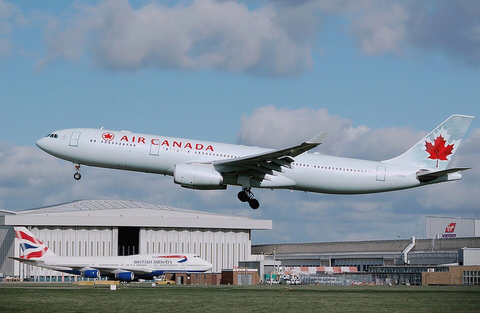 Fayl:Aircanada.a330-300.c-ghkr.arp.jpg