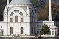 Dolmabahçe masjidining Bosfordan koʻrinishi