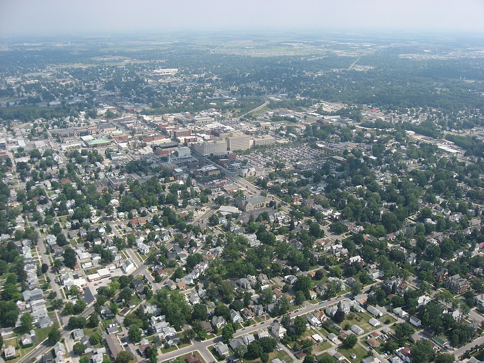 Fayl:Downtown Findlay from the air.jpg