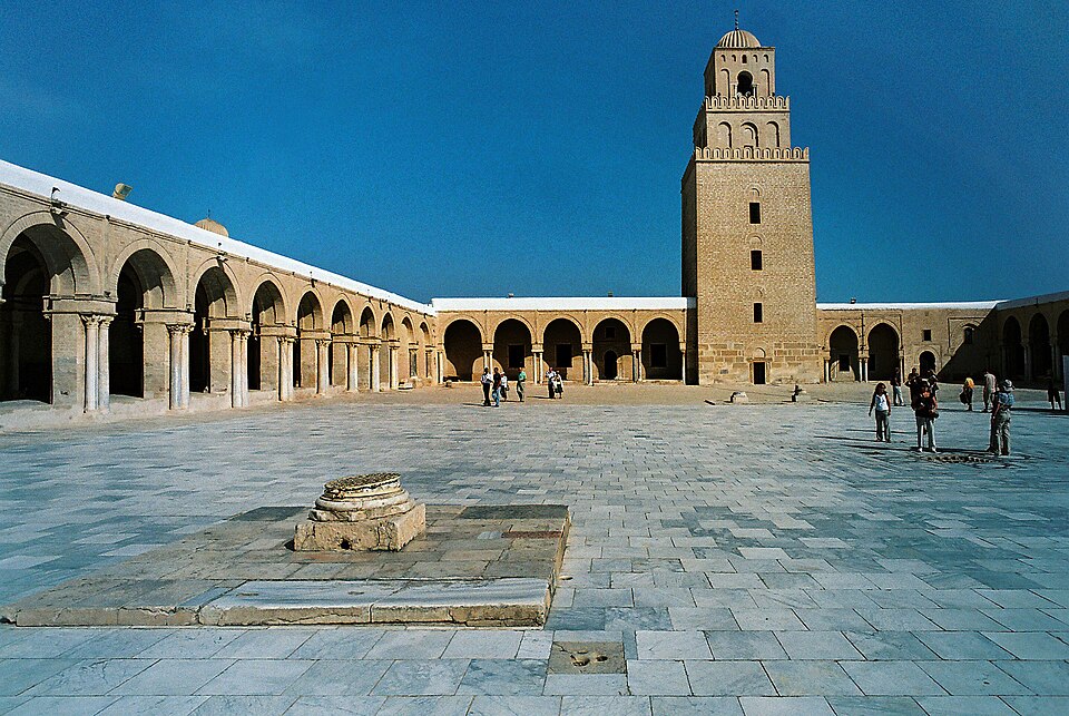 Fayl:GreatMosqueofKairouanTunisia.jpg