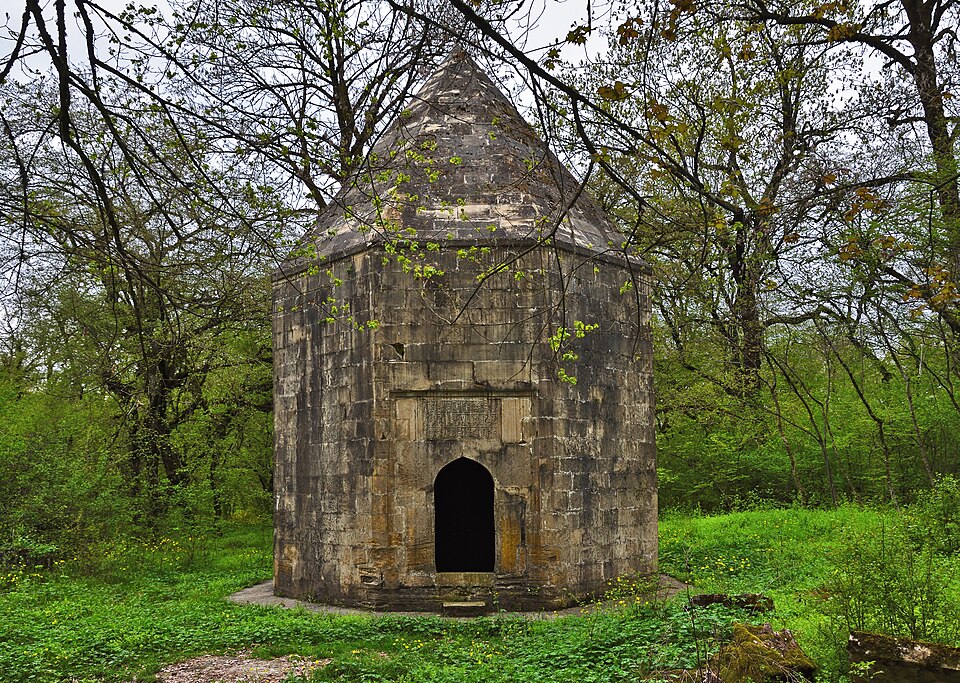 Fayl:Hazra SheikhMansurTomb 004 3346.jpg