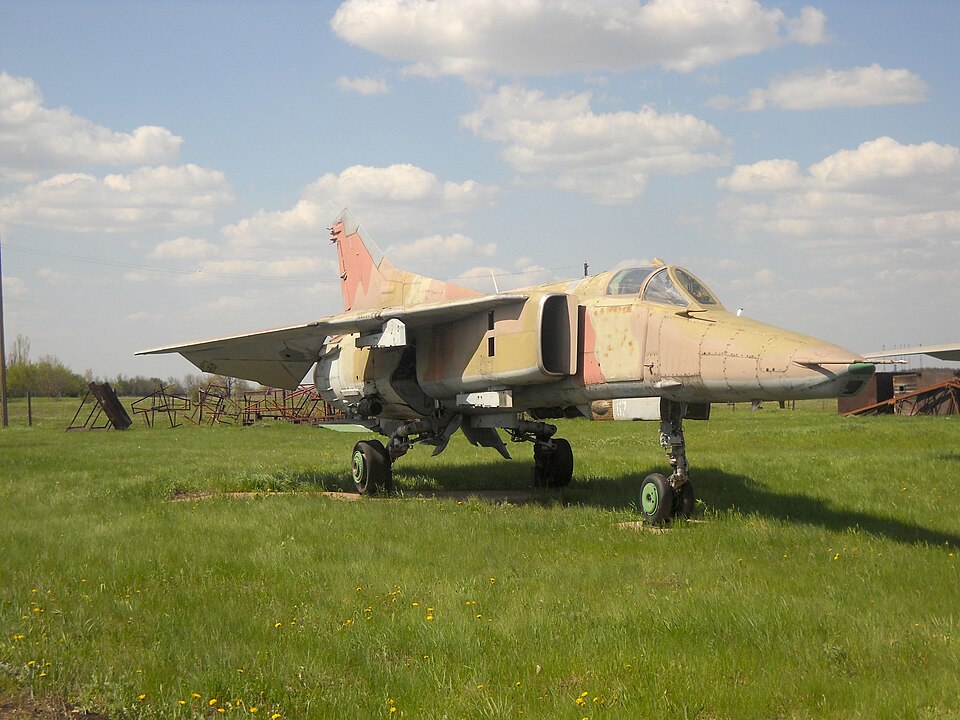 Fayl:MiG 27.jpg