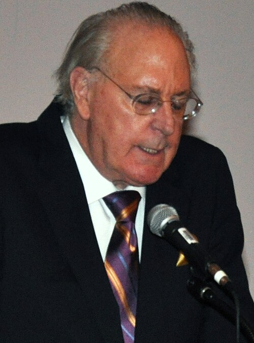 Fayl:Winston Groom (cropped).jpg