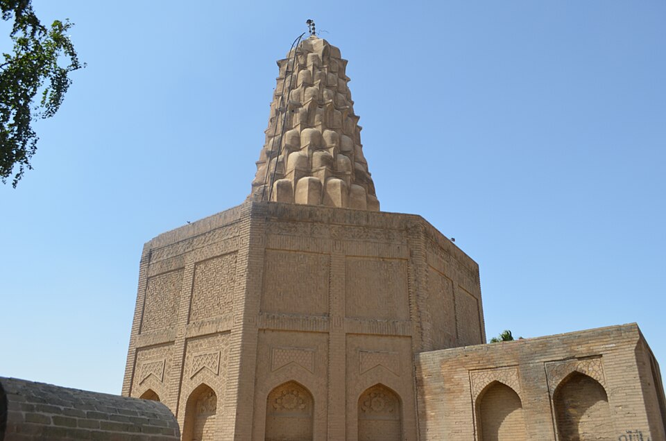 Fayl:Zubaida tomb.JPG
