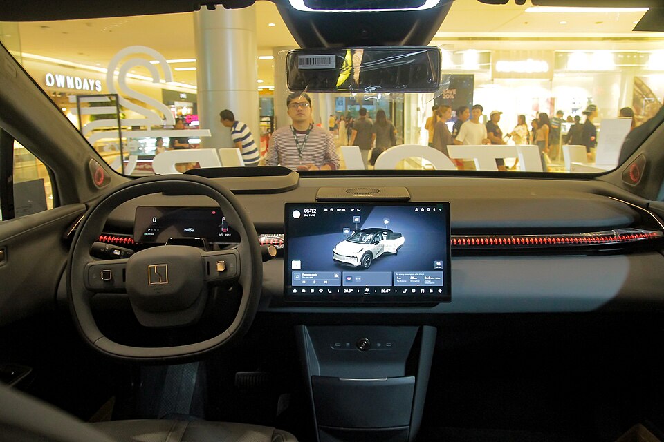 Fayl:2025 Zeekr X interior.jpg