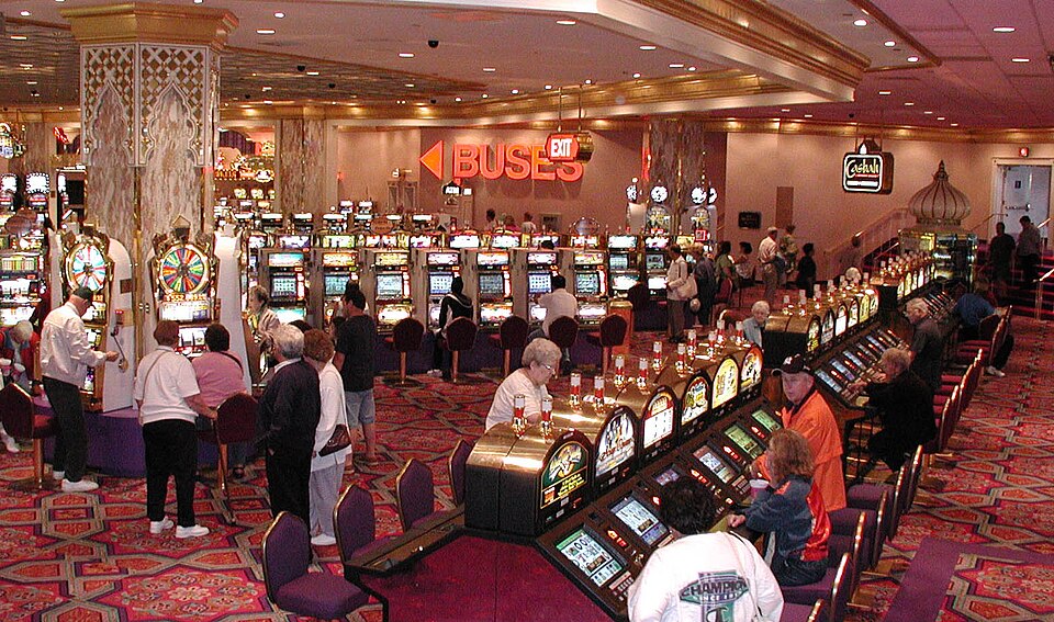 Fayl:Casino slots2.jpg
