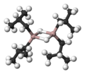 Organoalyuminiy kimyosida alyuminiy (pushti), uglerod (qora) va vodorod (oq) bog'langan diizobutilalyuminiy gidrid modeli