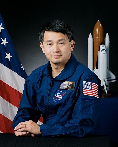 Fayl:Gene Trinh (29028720973).jpg