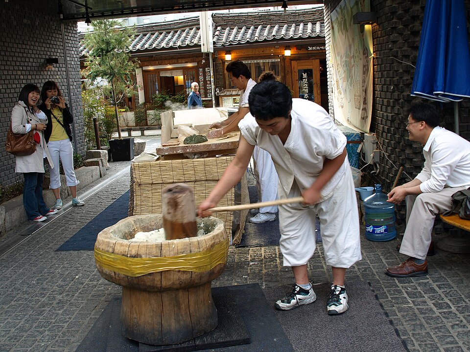 Fayl:Korea-Seoul-Insadong-Pounding tteok-03.jpg