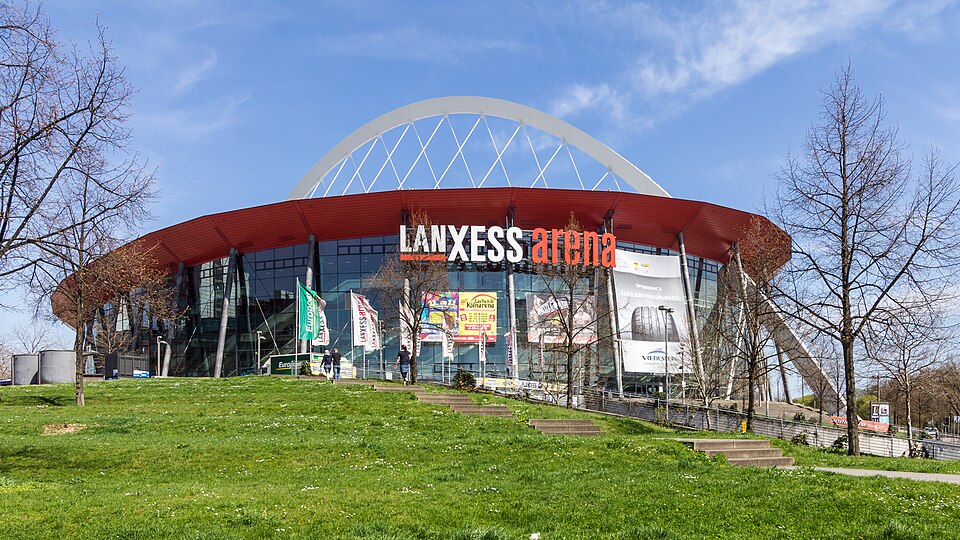 Fayl:Lanxess-Arena, Köln-7892.jpg