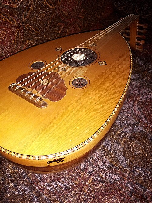Fayl:Arabic musical instruments OUD.jpg