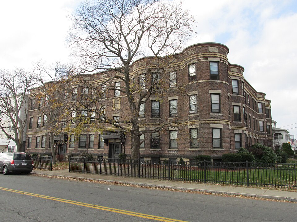 Fayl:Carreau Block, Chicopee MA.jpg