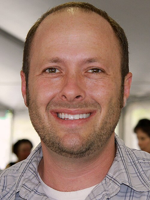 Fayl:Jay asher 2011.jpg