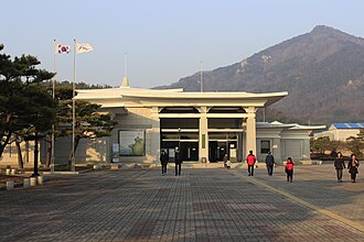 Mireuksaji National Museum.jpg