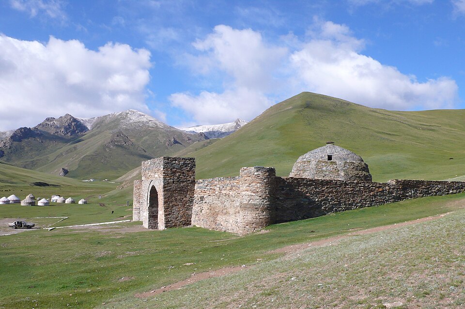 Fayl:Tash Rabat.JPG
