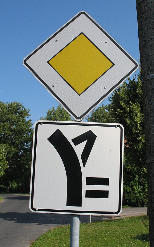 Fayl:Woelsickendorf Verlauf Vorfahrtstrasse.jpg
