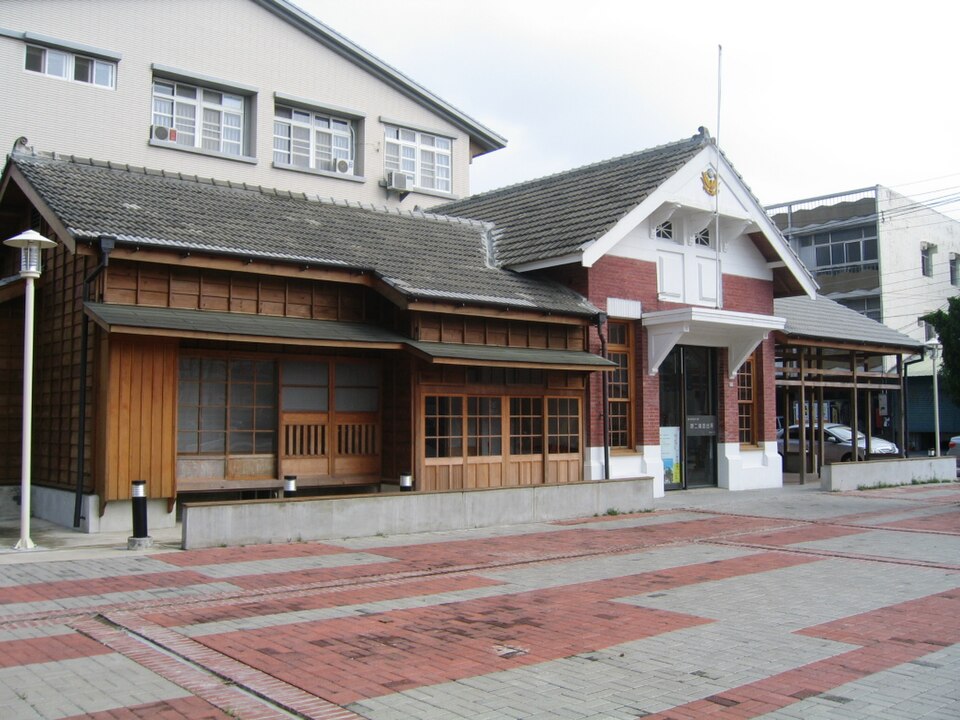 Fayl:Erlun Police Station.jpg