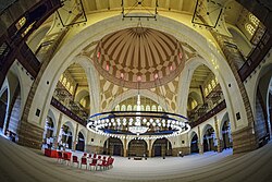 Mehrab tomonida joylashgan asosiy namozxona