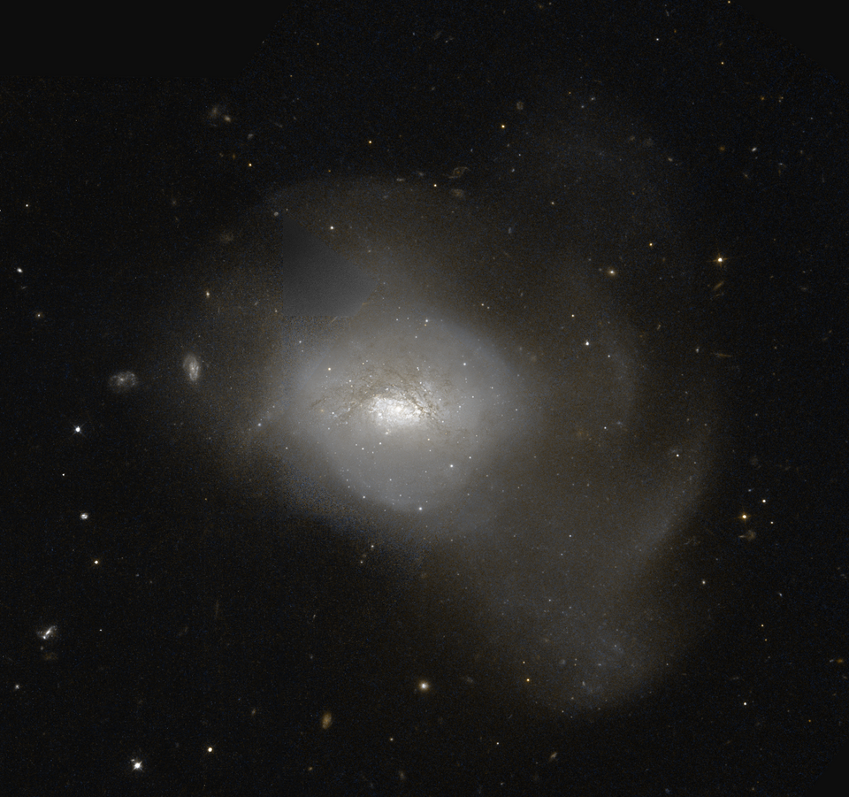 Fayl:NGC 3597.png