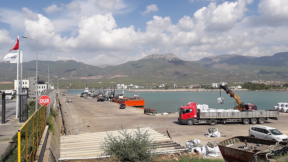 Fayl:Yeşilovacık harbor.jpg
