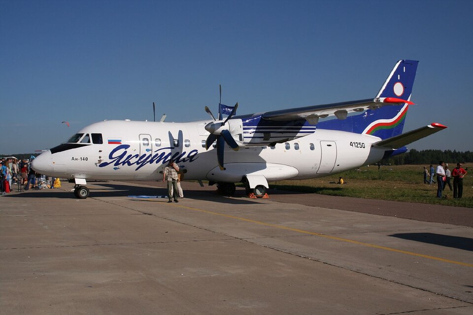 Fayl:Antonov An-140 MAKS-2005-08-20.jpg