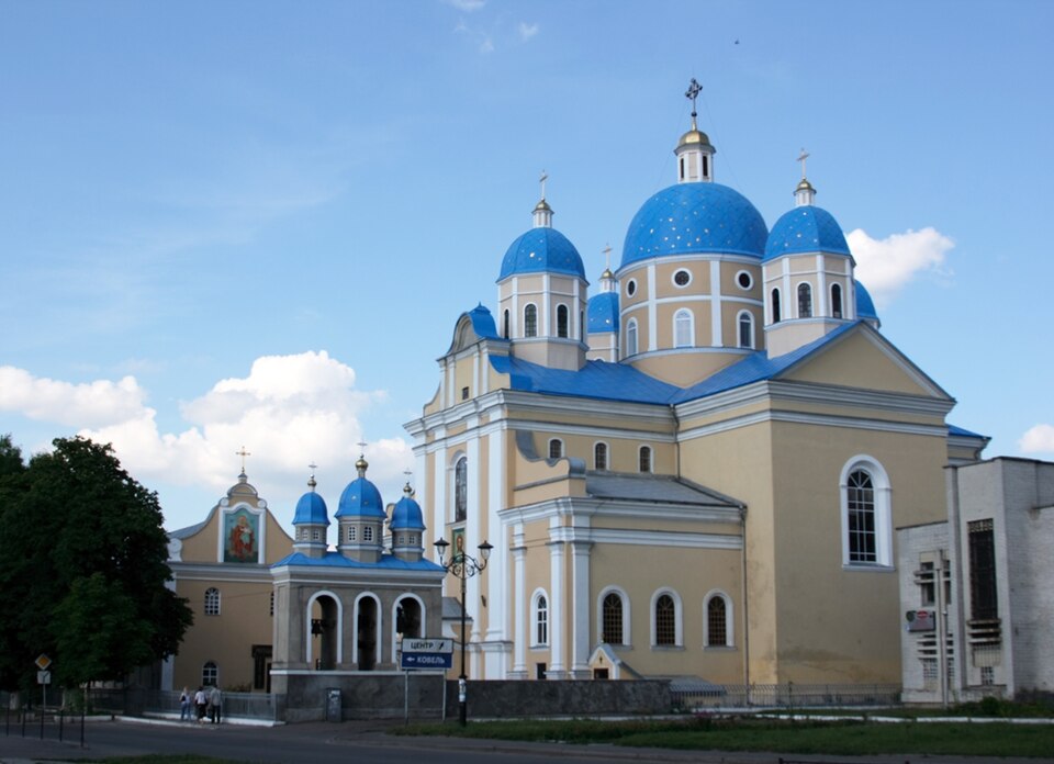 Fayl:Chervonograd sancti spiriti.jpg