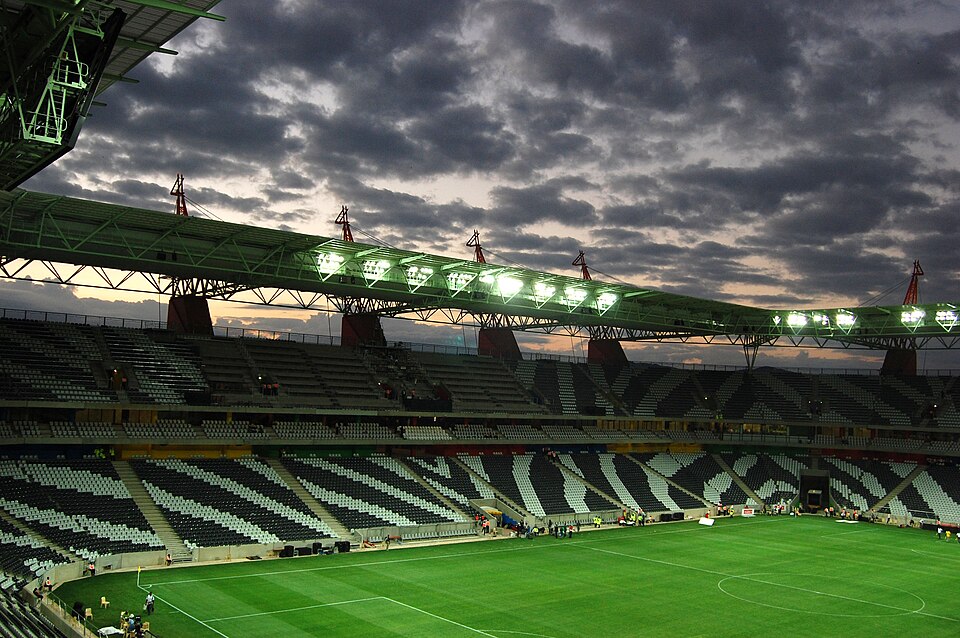 Fayl:Mbombela Stadium arena.jpg