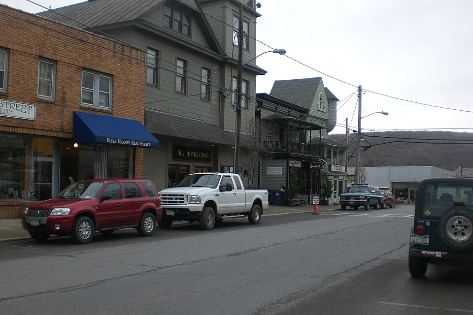 Fayl:Millerton Skyline.JPG