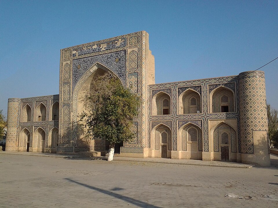 Fayl:Modarikhon madrasah.jpg