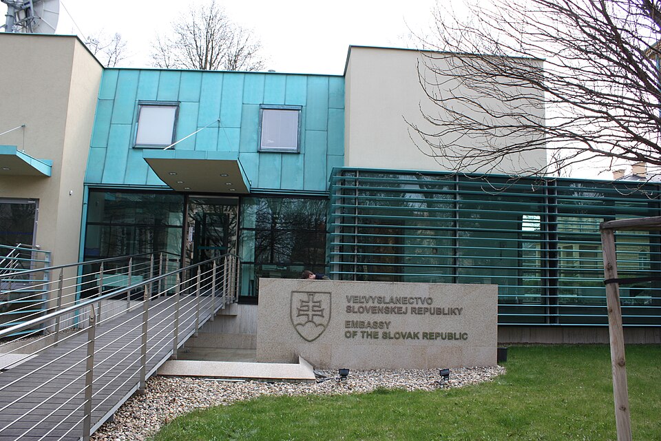Fayl:Slovak Embassy Prague 5236.JPG
