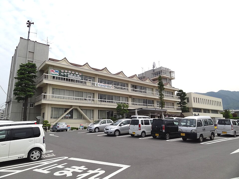 Fayl:Suzaka city hall.jpg