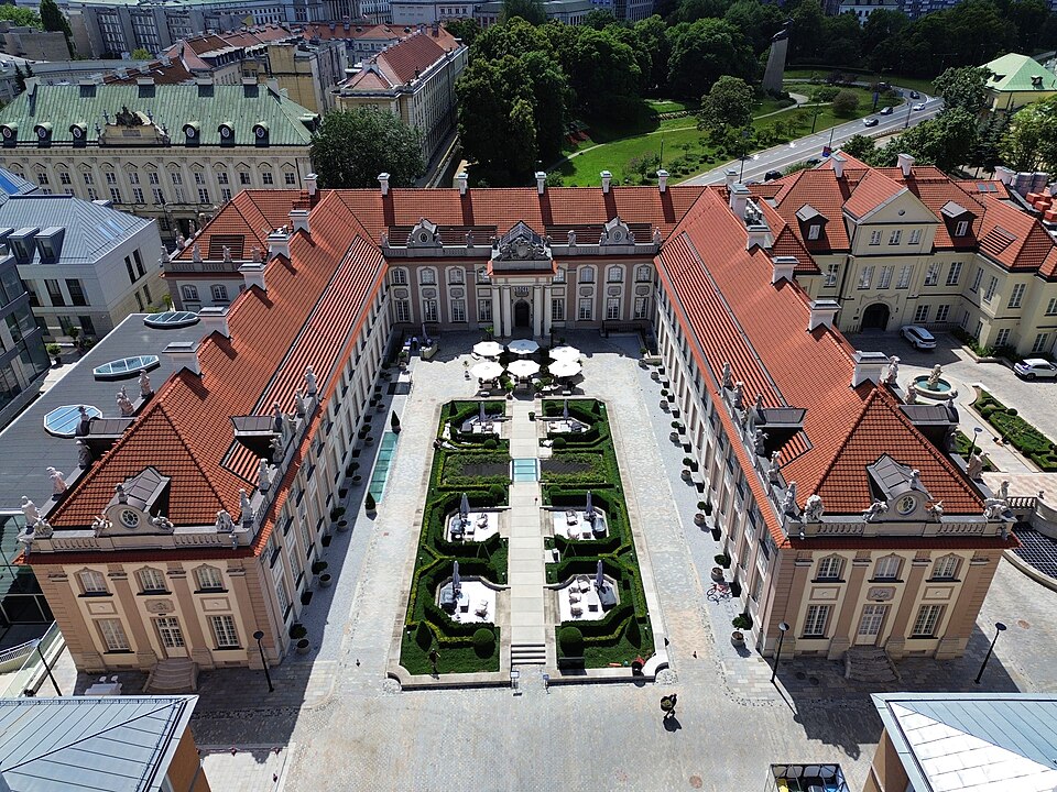 Fayl:Warszawa Palac Branickich (dron).jpg