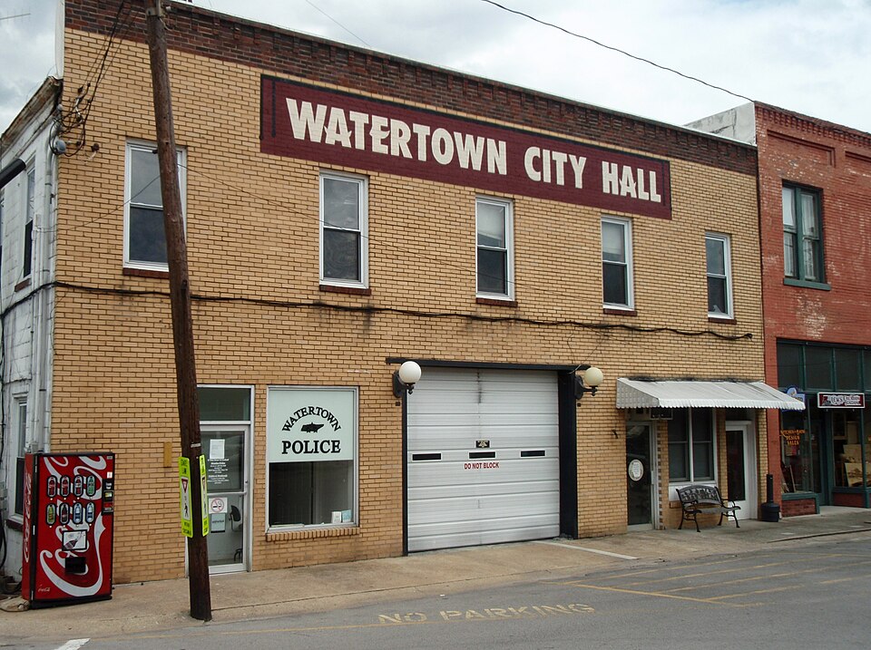 Fayl:Watertown tennessee city hall.jpg
